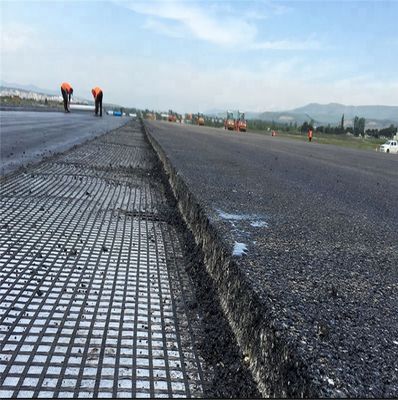 Poliéster de alta tracción Geogrid 120kn PVC recubierto 5m de ancho para la construcción de carreteras