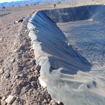 Tamaño de los rollos de geomembrana HDPE para la limpieza de estanques de piscifactorías para una prevención eficaz de fugas