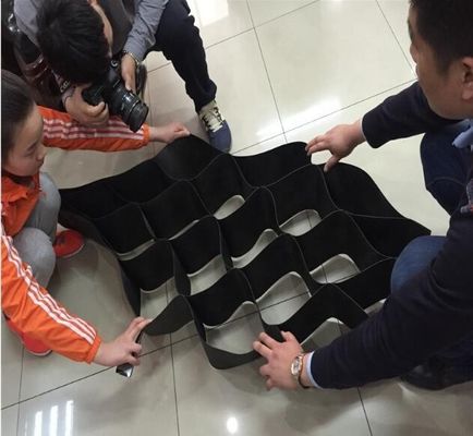 Tamaño requerido Rejilla de estabilizador de grava HDPE Geocell para calzadas Material tradicional