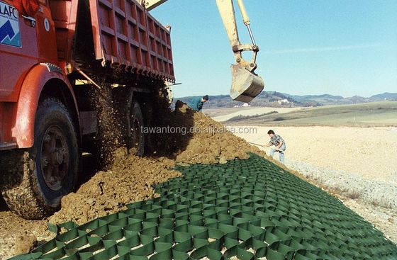 Diseño tradicional de refuerzo del suelo Geogrid Material HDPE Geocell Gravel para pasarela