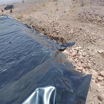 GB/ASTM GRI-GM13 Geomembrana de plástico negro estándar de 1 mm para impermeabilización de estanques de vertederos