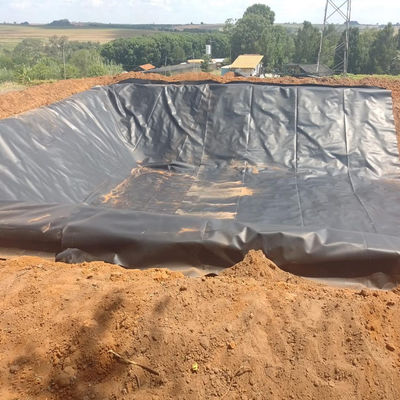GB/ASTM GRI-GM13 Geomembrana de HDPE de espesor de 1,0 mm para vertederos de estanques de peces