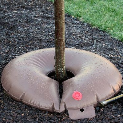 Solución conveniente para el riego de árboles Bolsas de riego por goteo de PVC para árboles recién plantados