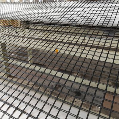 Alta resistencia a la tracción 50Kn/m Rejilla geográfica de fibra de vidrio de tejido de curvatura para la construcción de carreteras