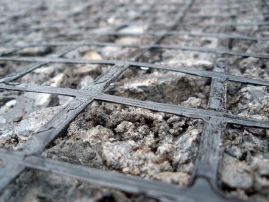 Geogrid compuesto de plástico de acero de 20 kn-1200 kn para la construcción de carreteras y estabilización del suelo