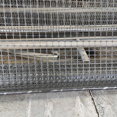 30kn PP Plástico Biaxical Geogrid para la construcción de carreteras longitud 50-100m Materia prima PP plástico