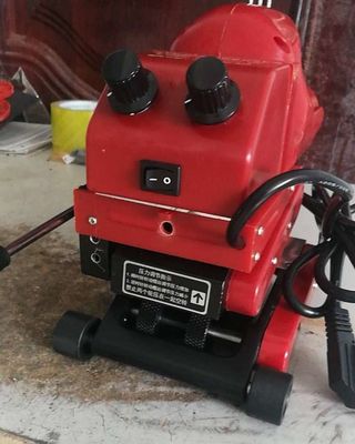 Soldador de membrana de HDPE rojo y negro de 0,85kW versátil para soldadura de geomembranas plásticas