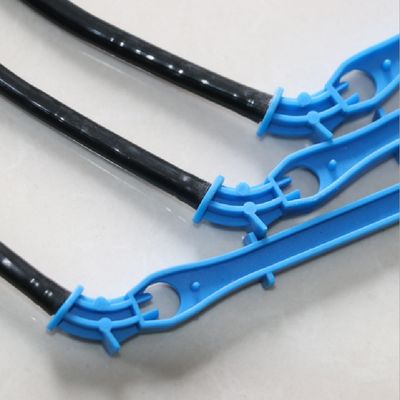 Sistema de riego agrícola de 4L / 8L 2 Pegs duradero con goteo de tubería de PVC negro