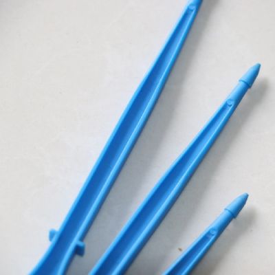 Sistema de riego agrícola de 4L / 8L 2 Pegs duradero con goteo de tubería de PVC negro
