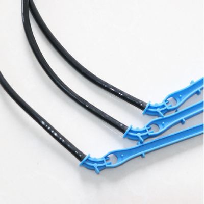 Sistema de riego agrícola de 4L / 8L 2 Pegs duradero con goteo de tubería de PVC negro