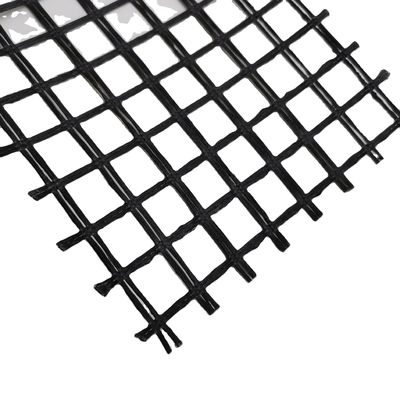 Construcción de carreteras Geogrid 50kn Resistencia a la tracción 80-80 PET para solidificación del suelo de la carretera