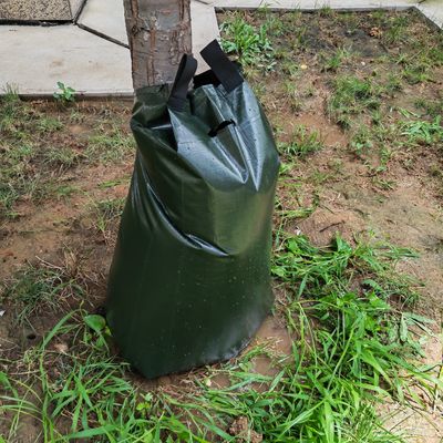 15-25 galones de liberación lenta Bolsa de plástico para regar árboles para un riego eficaz